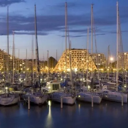 Le Dina Robin, 5mn A Pied, Wi-fi, Parking Prive A 5 Min Apartment