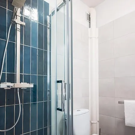 Le Dina Robin, 5mn A Pied, Wi-fi, Parking Prive A 5 Min Apartment *